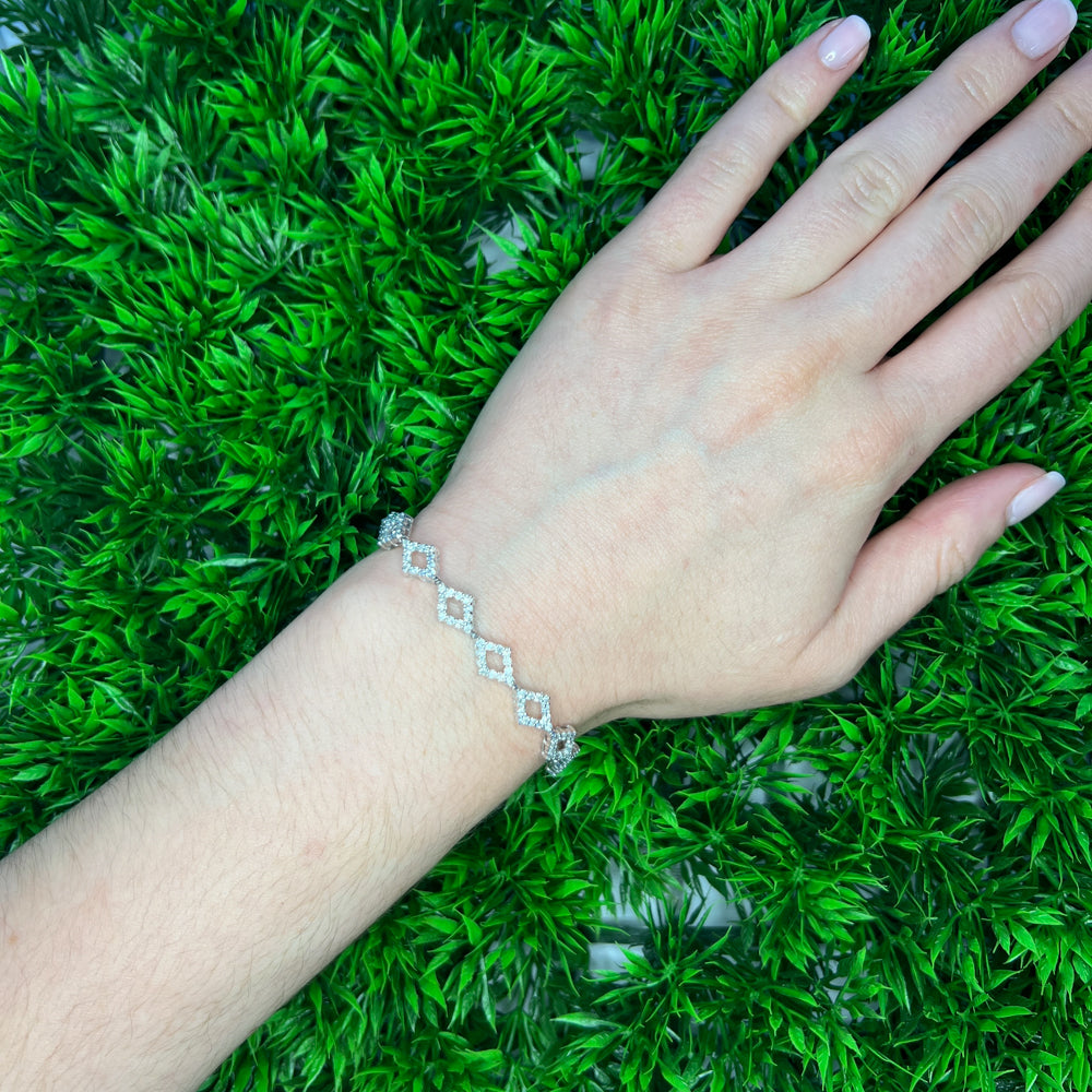 DFJ 18 Karat White Gold Diamond Geometric Bracelet 2.40TWT