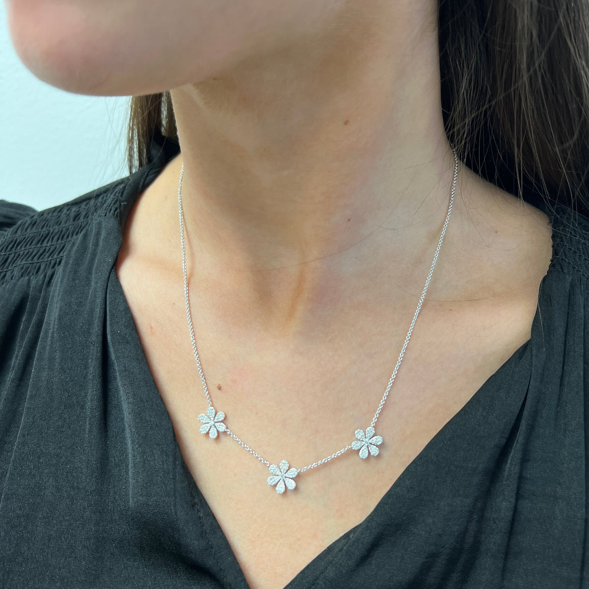 DFJ 18 Karat White Gold Floral Diamond Necklace