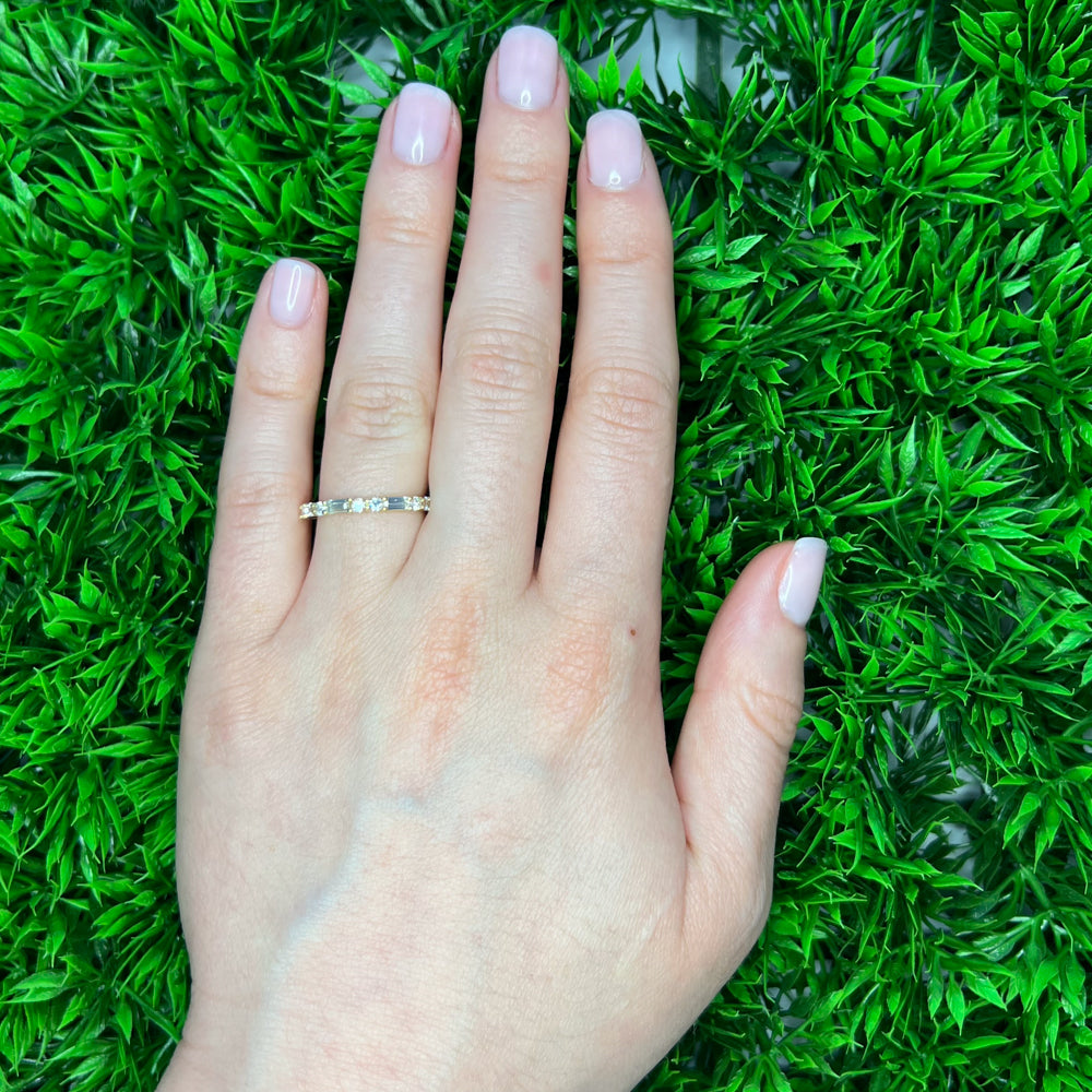 DFJ 18 Karat Yellow Gold Baguette & Round Diamond Band