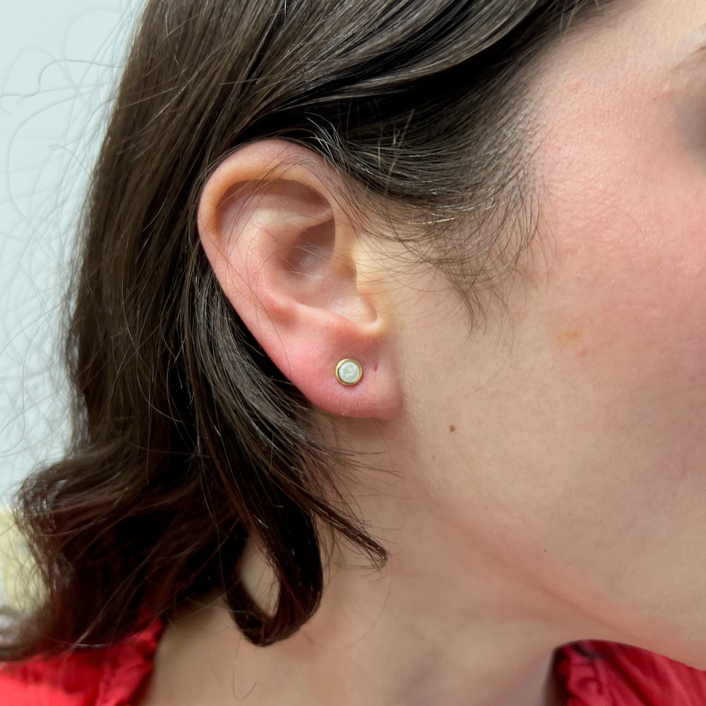 DFJ 14 Karat Yellow Gold Pearl Enamel Disc Stud Earrings