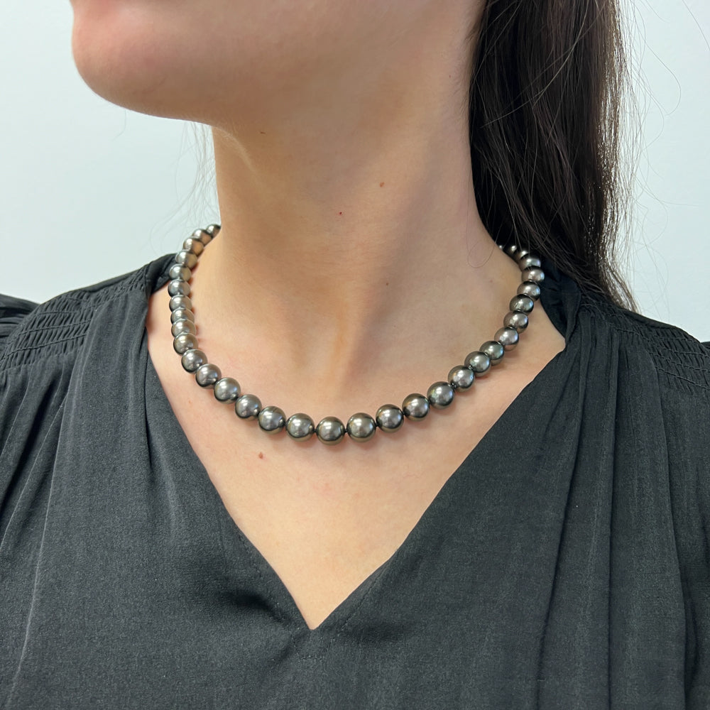 DFJ 14 Karat White Gold 8xmm Tahitian Pearl Strand