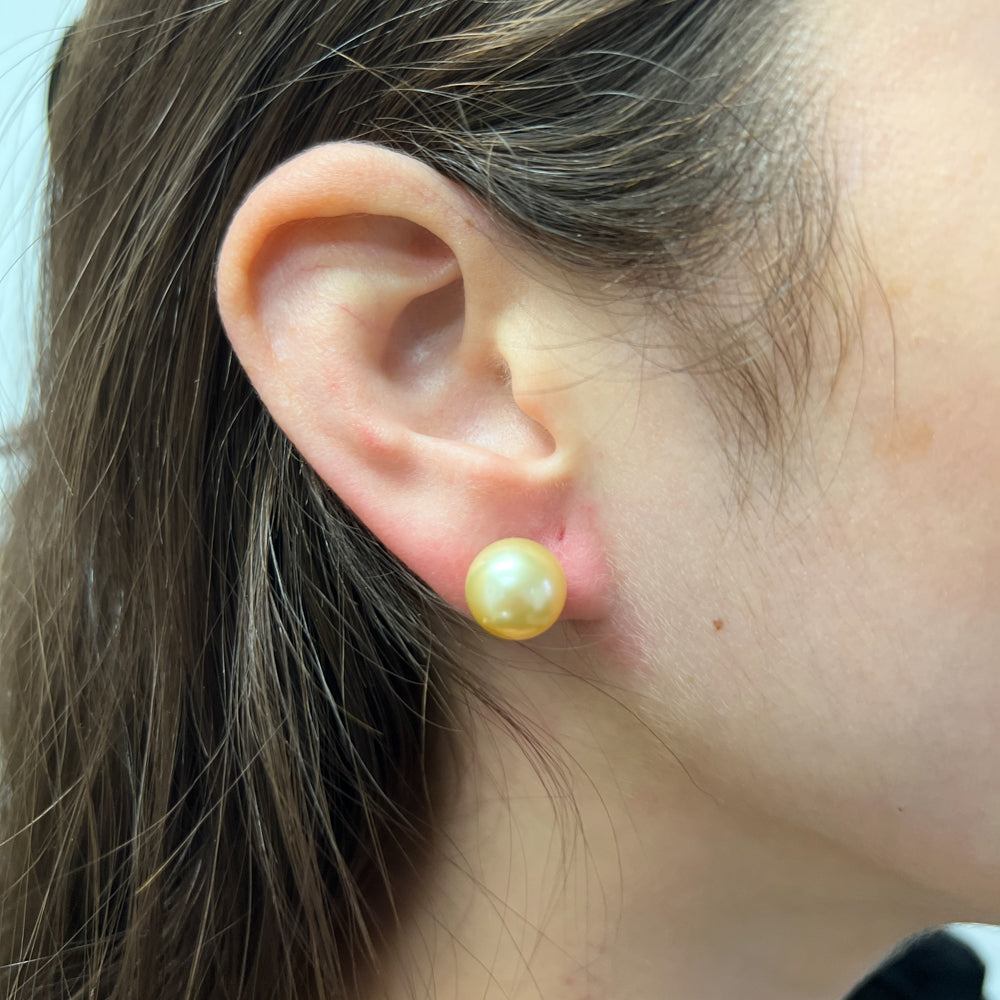 Pearl Earring