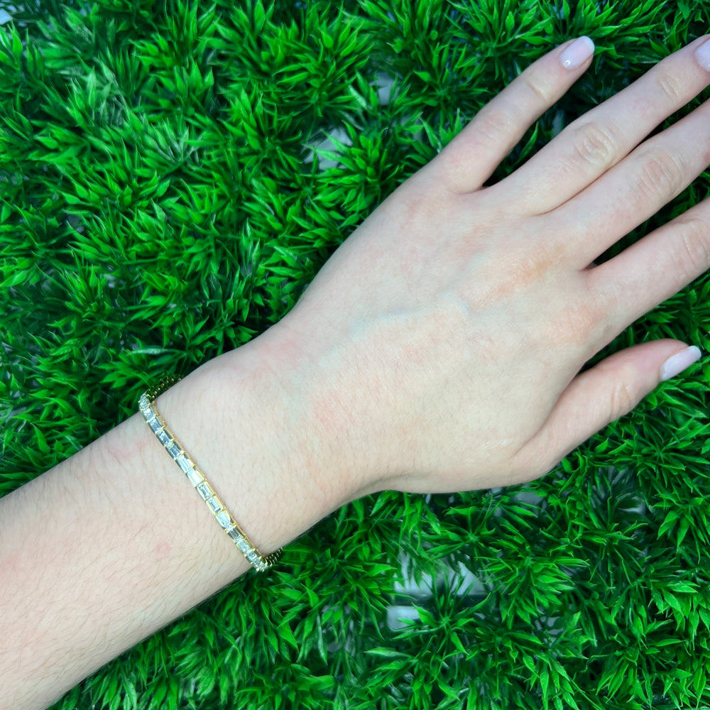 DFJ 18 Karat Yellow Gold Baguette Diamond Tennis Bracelet 4.83TWT