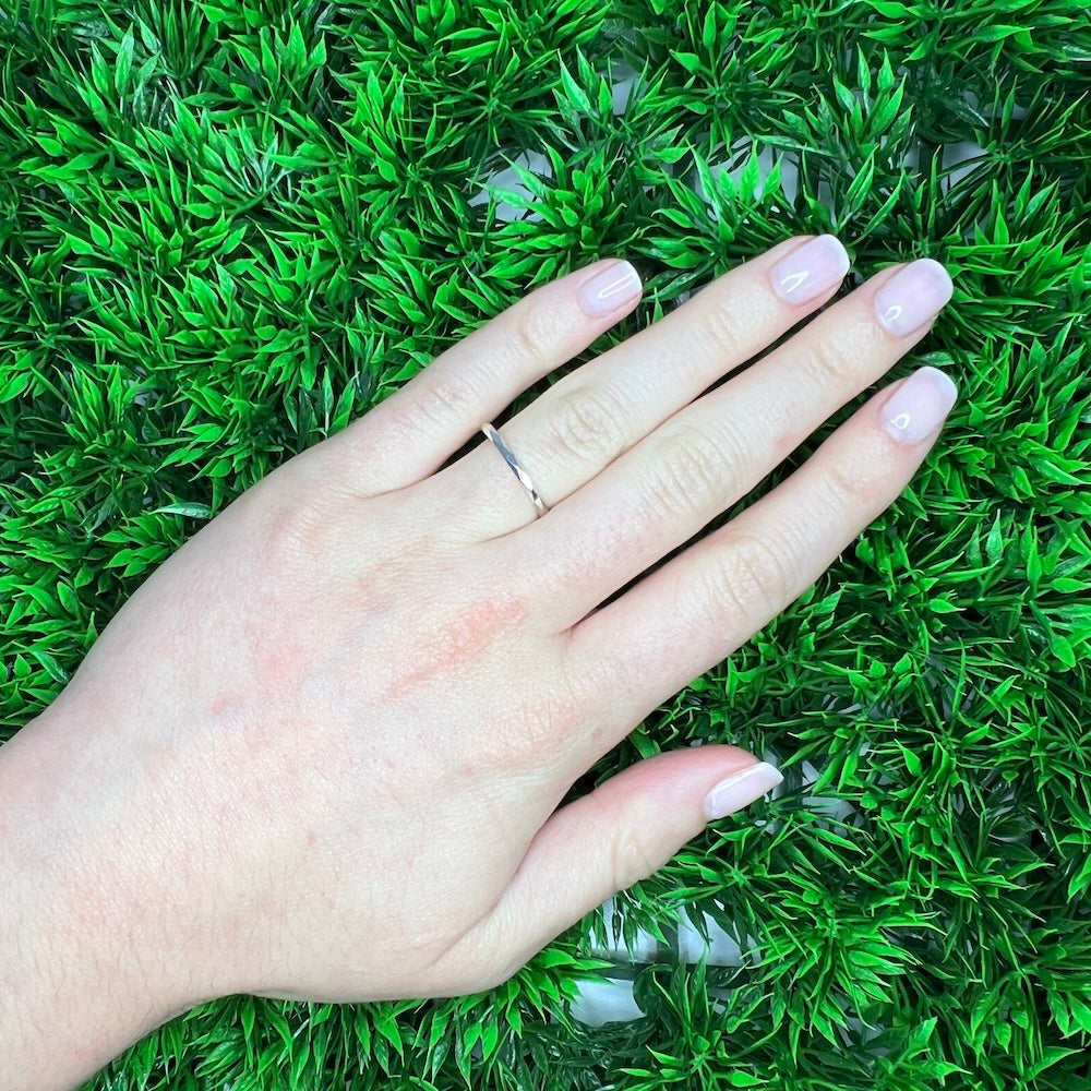 MARS 14 Karat White Gold Faceted Band