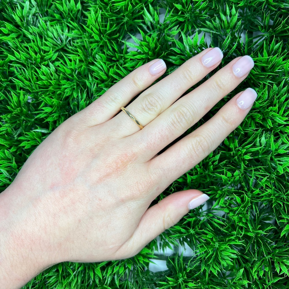 MARS 14 Karat Yellow Gold Faceted Band
